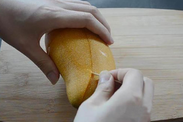 芒果怎么剝皮方便？
